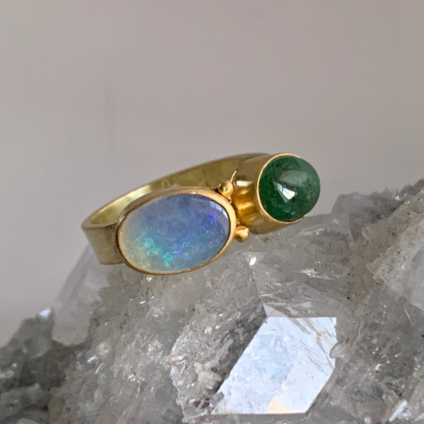 Emerald, Opal 22k, 18k Gold Ring