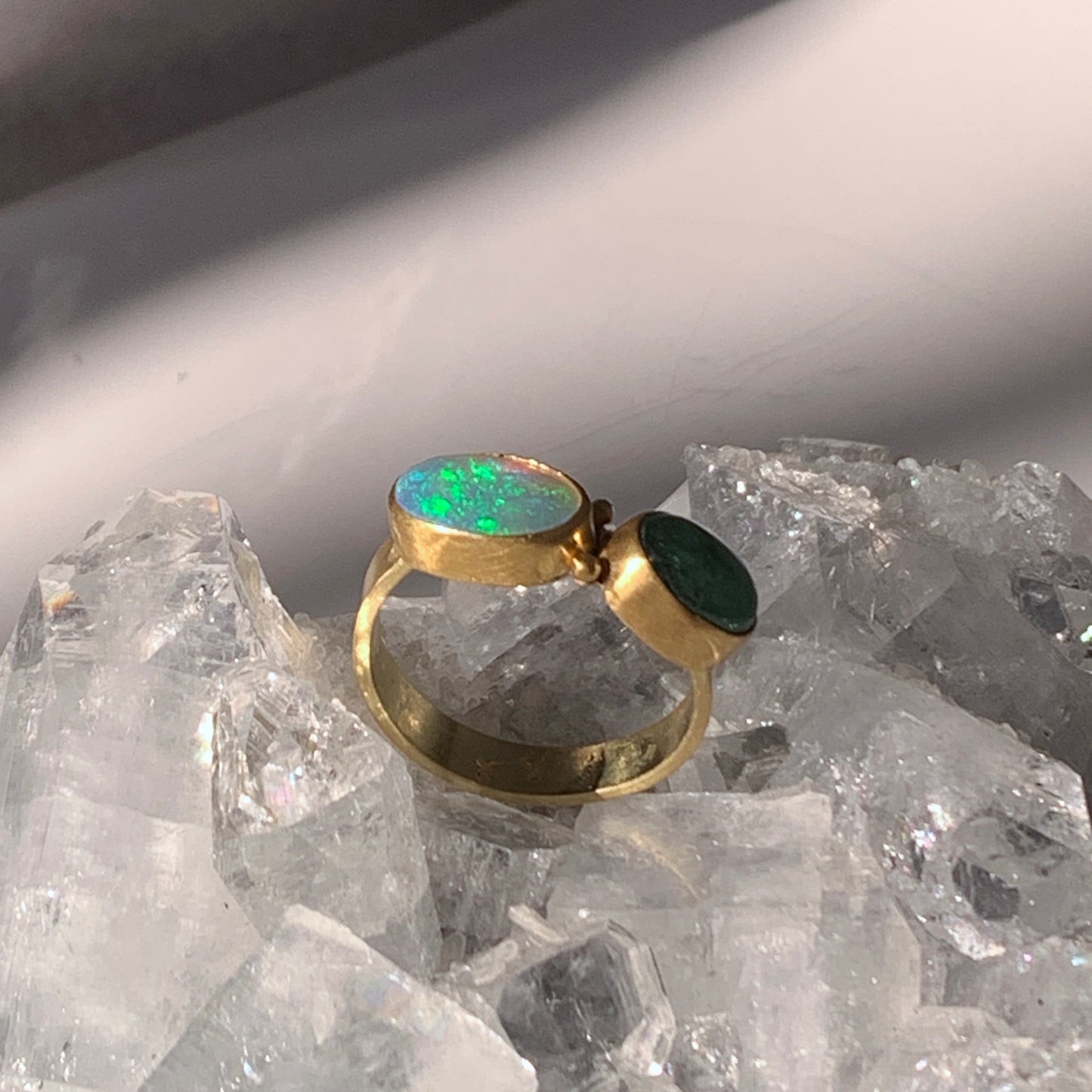 Emerald, Opal 22k, 18k Gold Ring